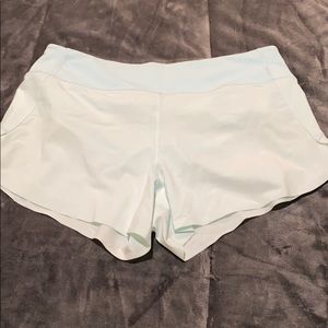 Athleta Run With It 3.5” short